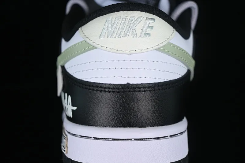 All Categories Nk SB Dunk Series Nk SB Dunk Low Low-top sneakers Nk Dunk Low Rolling in Black and white yellow panda Graffiti simple SB strap low-top casual sneakers DD1503-101